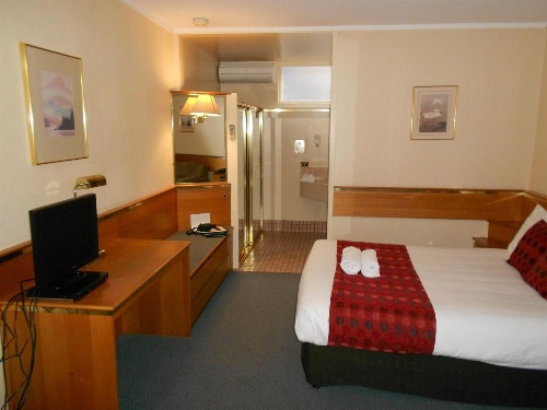 Commodore Regent image 2