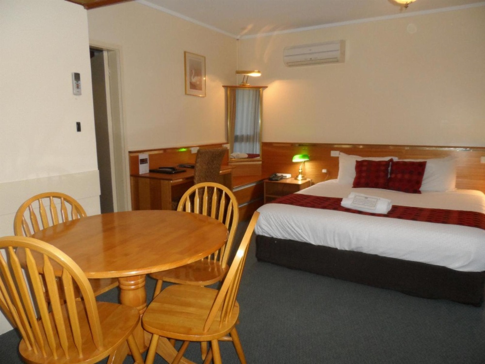 Commodore Regent Main image