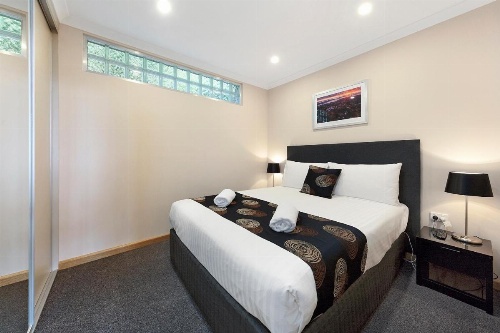 Commodore Regent image 31