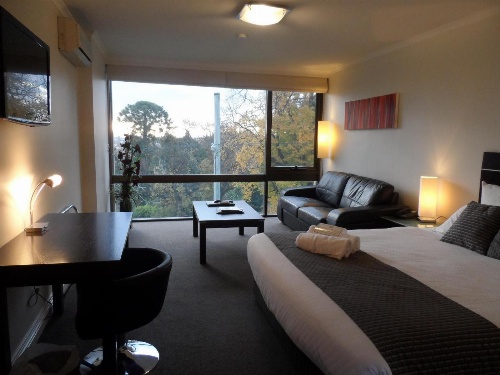 Commodore Regent image 4